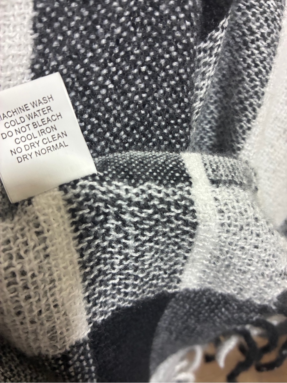 New Jon & Anna Poncho One Size Shawl Cardigan Wrap Fringe Plaid Black White OS - Picture 4 of 11